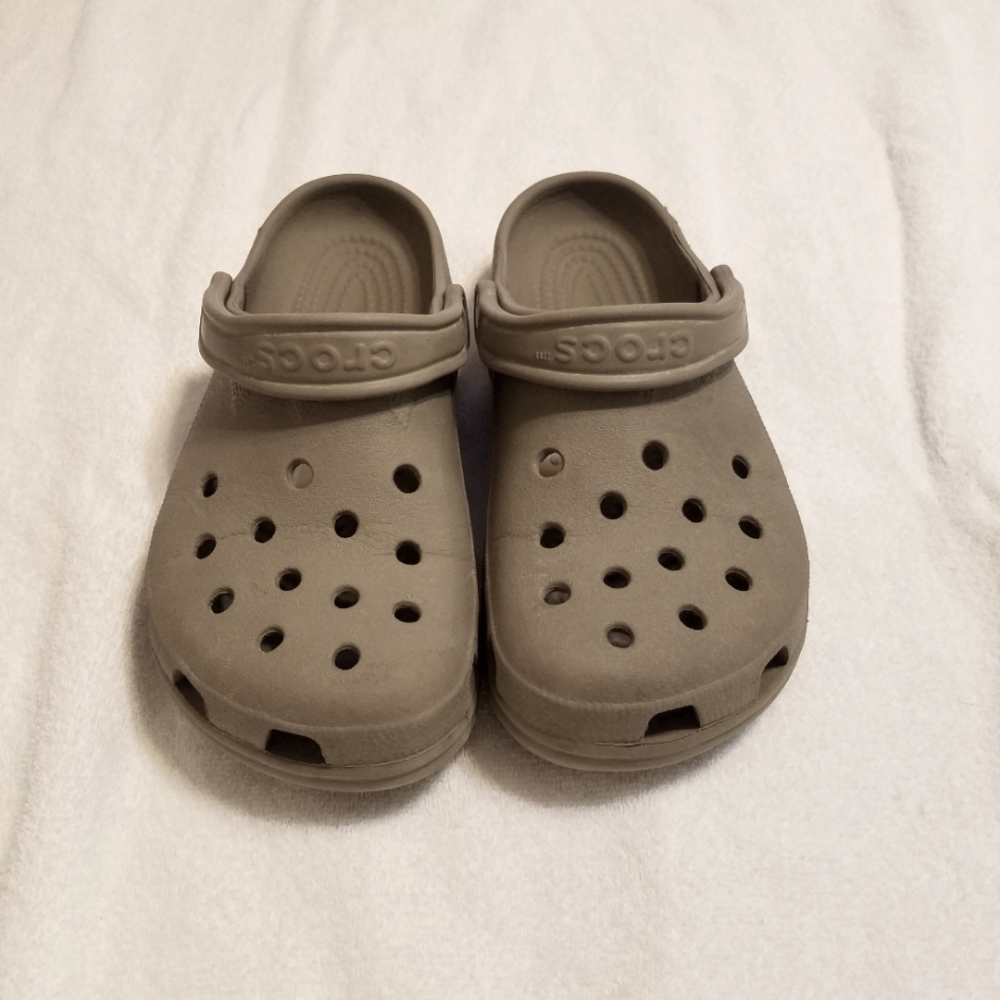 CROCS Unisex Beige Classic Clogs - Size 6 - 7